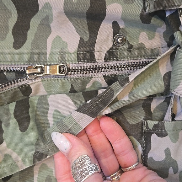Banana Republic Tie Waist Camouflage Utility Jacket - Picture 5 of 9